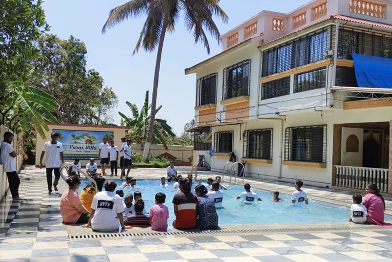 Paras Villa - Swimming Pool